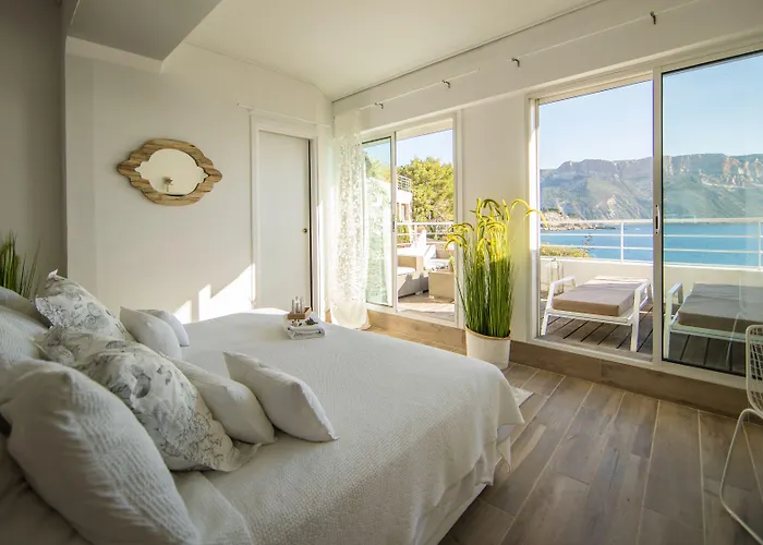 Hotel de La Plage - Mahogany